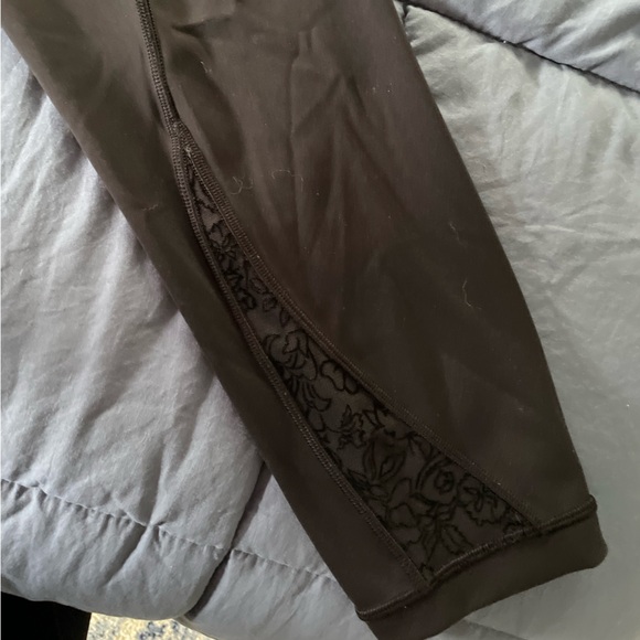 SPECIAL EDITION lululemon Wunder Under Hi-Rise Embroidered - Picture 6 of 9